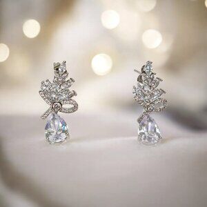 Women's Korean Style Cubic Zirconia Crystal & Silver Drop Earrings NWT